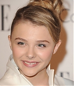 chloemoretzfancom030.jpg