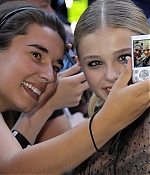 chloemoretzfancom014.jpg