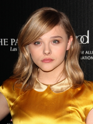 chloemoretzfancom007.jpg
