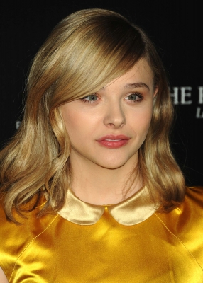 chloemoretzfancom142.jpg