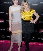 chloemoretzfancom004.jpg