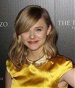 chloemoretzfancom009.jpg