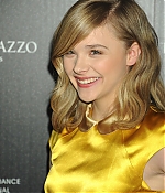 chloemoretzfancom013.jpg
