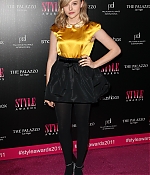 chloemoretzfancom022.jpg