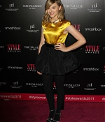 chloemoretzfancom040.jpg