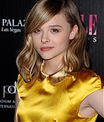 chloemoretzfancom132.jpg