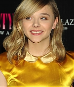 chloemoretzfancom140.jpg