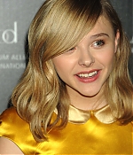 chloemoretzfancom143.jpg