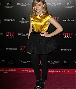 chloemoretzfancom148.jpg