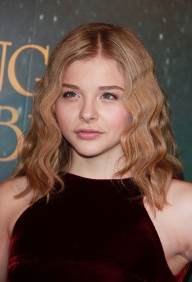chloemoretzfancom75.jpg