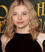 chloemoretzfancom21.jpg