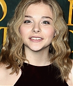 chloemoretzfancom27.jpg