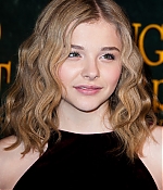 chloemoretzfancom55.jpg