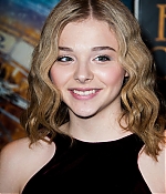 chloemoretzfancom58.jpg