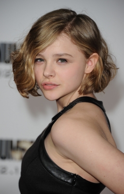 chloemoretzfancom040.jpg