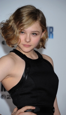chloemoretzfancom047.jpg