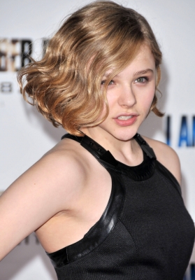 chloemoretzfancom092.jpg