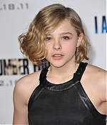 chloemoretzfancom002.jpg