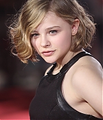 chloemoretzfancom009.jpg