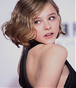chloemoretzfancom011.jpg