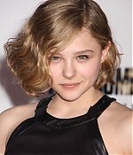 chloemoretzfancom019.jpg