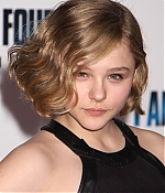 chloemoretzfancom020.jpg