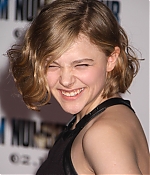 chloemoretzfancom021.jpg