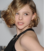 chloemoretzfancom041.jpg