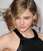 chloemoretzfancom042.jpg