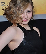 chloemoretzfancom080.jpg