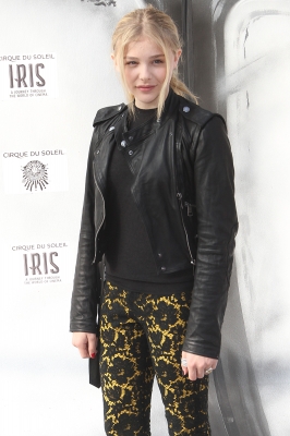 chloemoretzfancom006.jpg