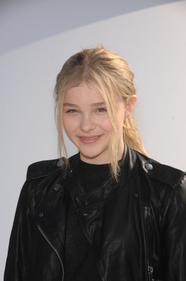 chloemoretzfancom042.jpg