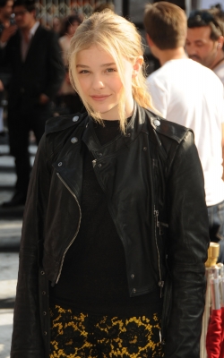 chloemoretzfancom051.jpg