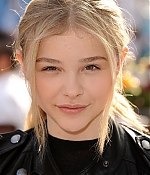 chloemoretzfancom030.jpg