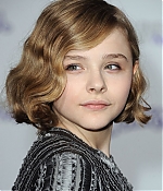 chloemoretzfancom011.jpg