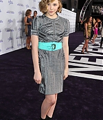chloemoretzfancom014.jpg