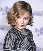 chloemoretzfancom019.jpg