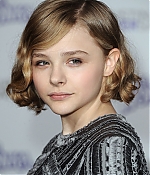 chloemoretzfancom052.jpg