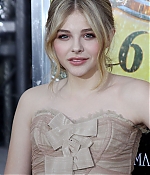chloemoretzfancom007.jpg