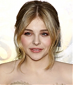 chloemoretzfancom050.jpg