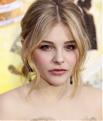 chloemoretzfancom053.jpg