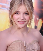 chloemoretzfancom054.jpg