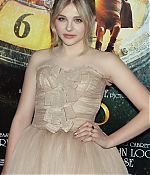 chloemoretzfancom060.jpg