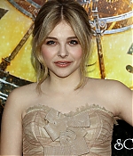 chloemoretzfancom061.jpg