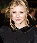 chloemoretzfancom038.jpg