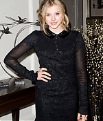 chloemoretzfancom042.jpg