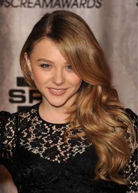 chloemoretzfancom009.jpg
