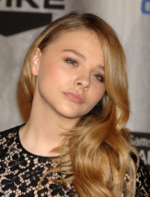 chloemoretzfancom020.JPG