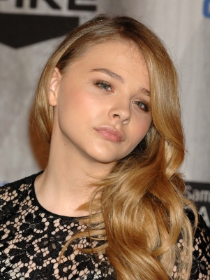 chloemoretzfancom021.JPG