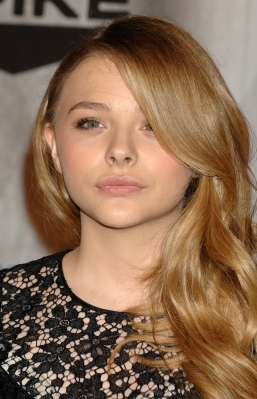 chloemoretzfancom022.JPG